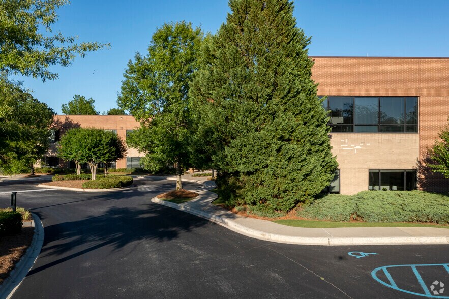 More Photos Of 2700 Corporate Dr, Birmingham Coworking Space