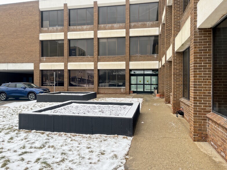 More Photos Of 27301 Dequindre Rd, Madison Heights Coworking Space
