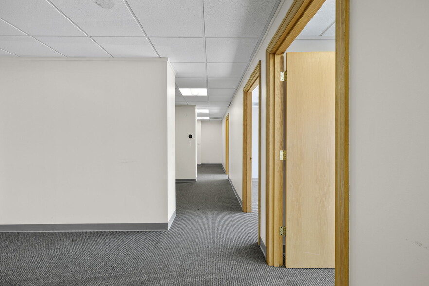 More Photos Of 264 N Broadway, Salem Freestanding For Sale