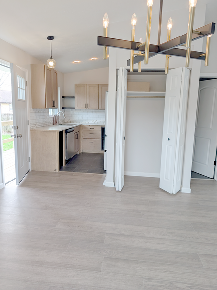 More Photos Of 802 S Jenkins Blvd, Akron Apartments For Sale
