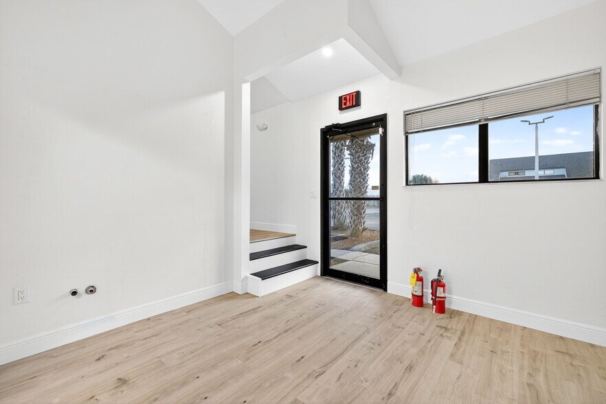 More Photos Of 5235 Ramsey Way, Fort Myers Office For Sale