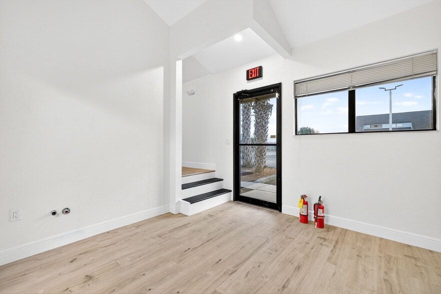 More Photos Of 5235 Ramsey Way, Fort Myers Office For Sale