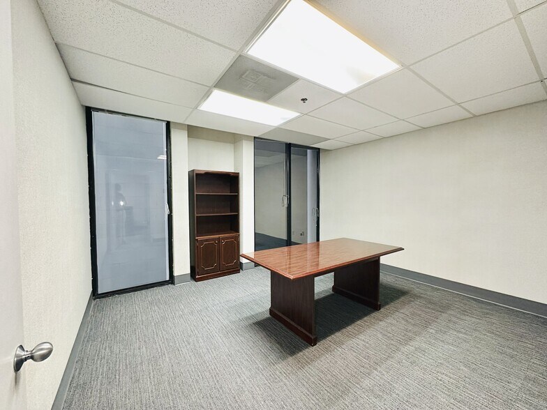 More Photos Of 1110 Brickell Ave, Miami Office For Sale