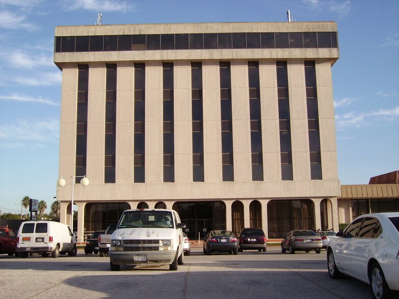 More Photos Of 3649 Leopard St, Corpus Christi Office For Lease