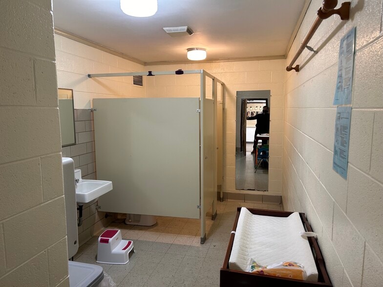 More Photos Of 125 Wilson Park Dr, Dayton Religious Facility For Sale