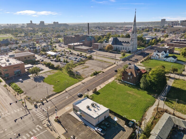 More Photos Of 1235 N Grand Blvd, Saint Louis Fast Food For Sale