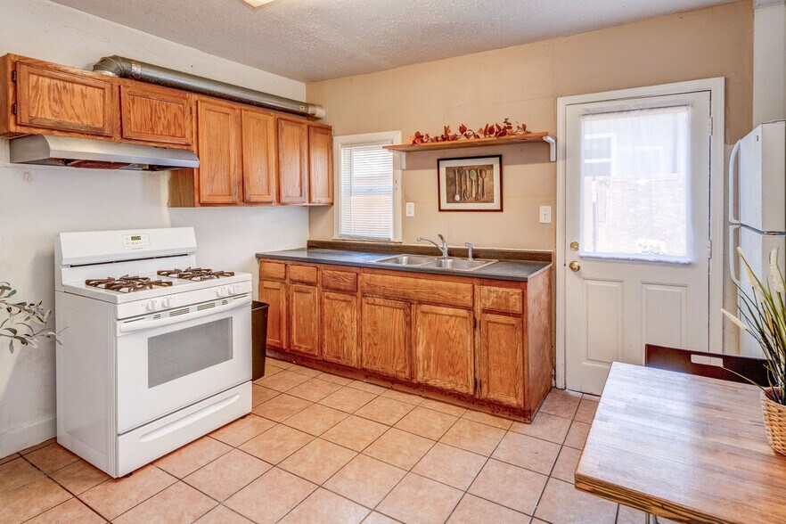 More Photos Of 701 Alamo Ave, Richmond Apartments For Sale