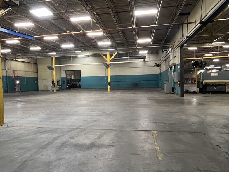 More Photos Of 100 Technology Way, Jeffersonville Manufacturing For Lease