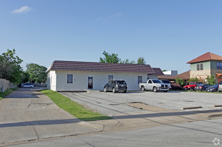 More Photos Of 706 Springdale Rd, Bedford Office For Sale