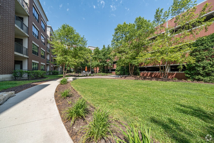 More Photos Of 9750 Crescent Park Cir, Orland Park Apartments For Lease