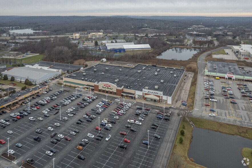 More Photos Of 3979 Medina Rd, Akron General Retail For Lease