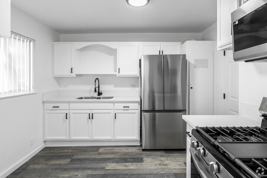 More Photos Of 205 S McCoy Rd, Orange Apartments For Sale