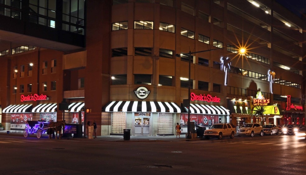 More Photos Of 101-121 W Maryland St, Indianapolis Parking Garage For Lease