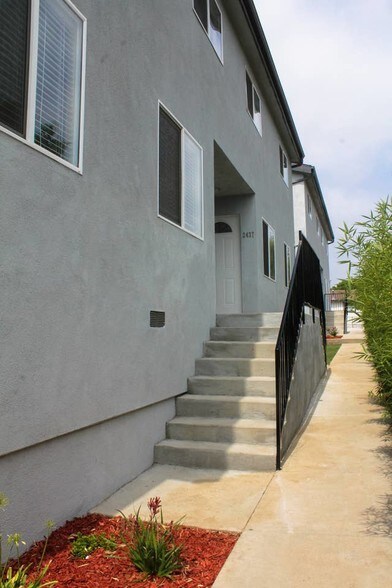 More Photos Of 2435 Lancaster Ave, Los Angeles Apartments For Sale