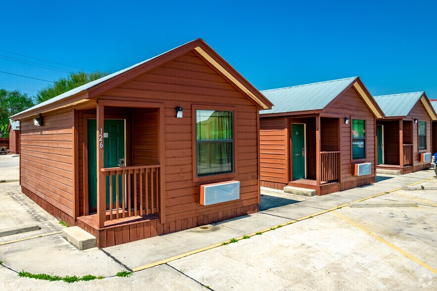 More Photos Of 108 E State Highway 72, Kenedy Hotel For Sale