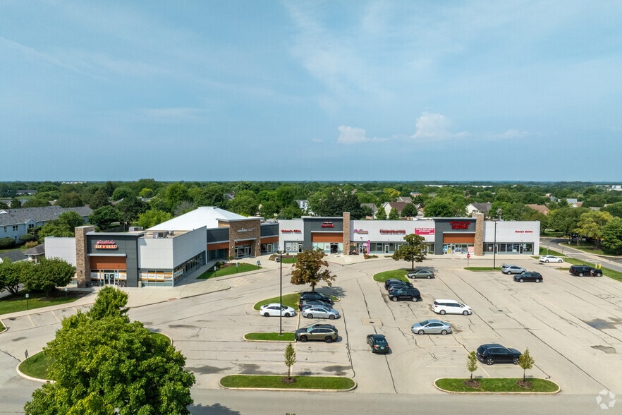 More Photos Of 402-440 N Weber Rd, Romeoville Freestanding For Sale