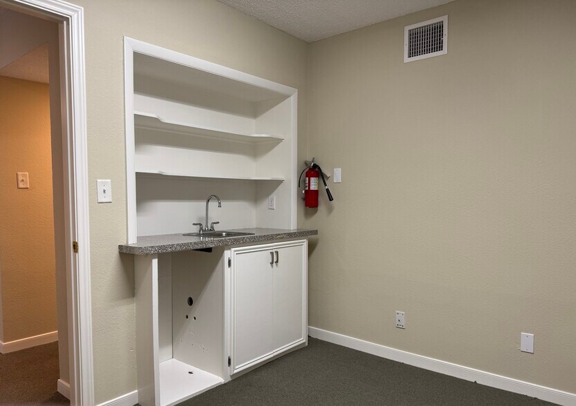 More Photos Of 2833 Nasa Pky, Seabrook Office For Lease