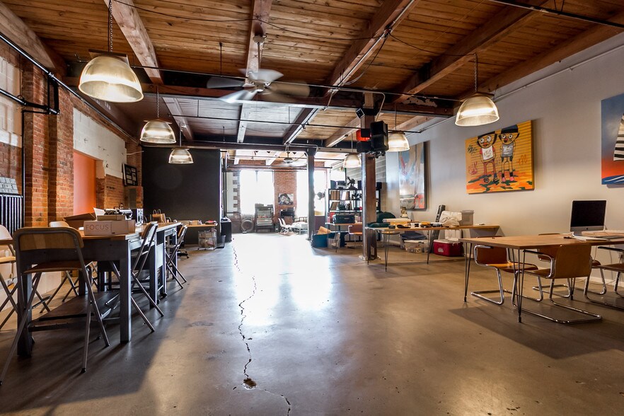 More Photos Of 2000 Brooklyn St, Detroit Office For Sale