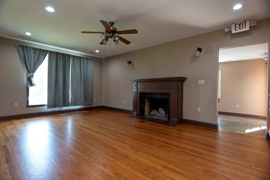 More Photos Of 1484 E Saint Louis St, Springfield Office For Sale