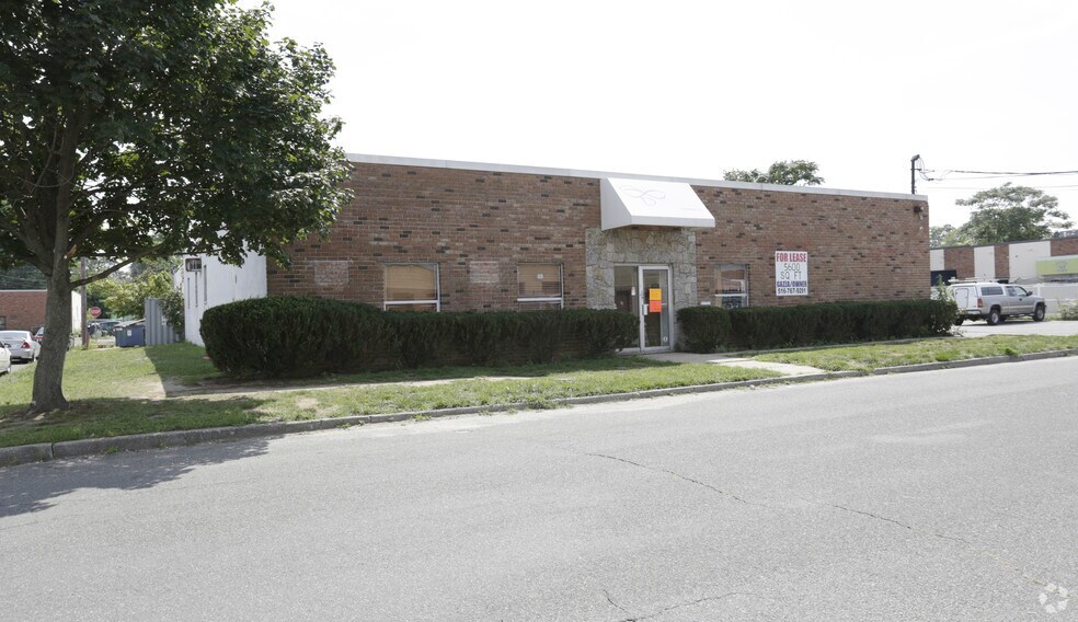 More Photos Of 55 Rome St, Farmingdale Service For Lease