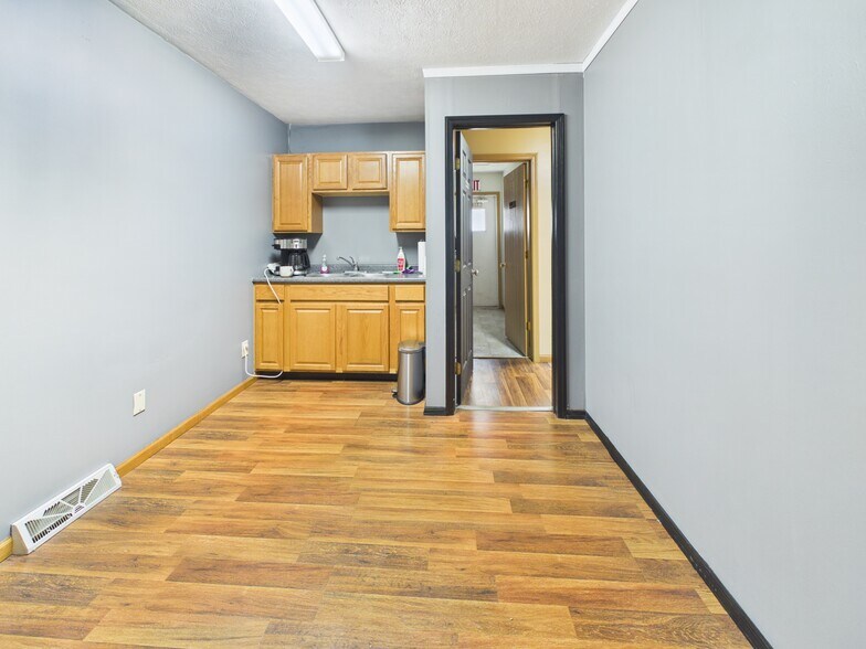 More Photos Of 414 Martin St, Greenville Office For Sale