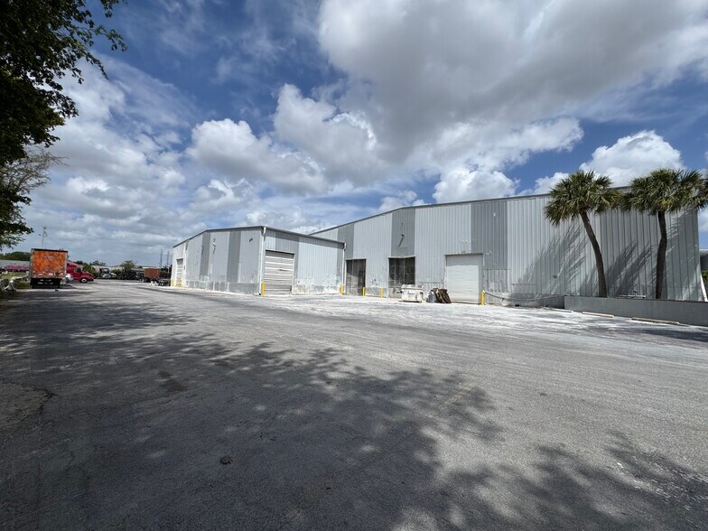 More Photos Of 10700 NW 36th Ave, Miami Warehouse For Lease