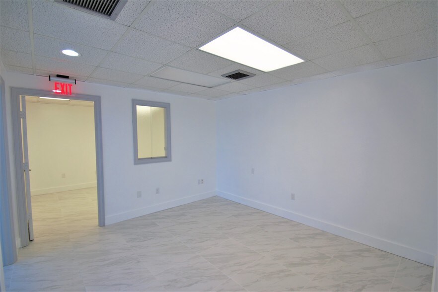 More Photos Of 2701 W Oakland Park Blvd, Oakland Park Office For Sale