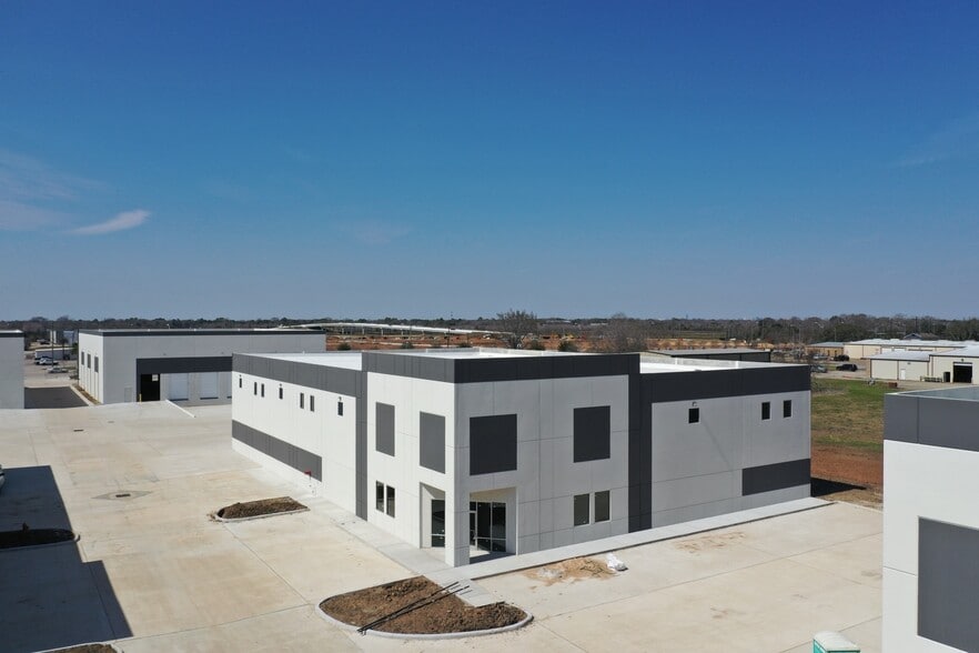 More Photos Of 1613 Main st, Pearland Unknown For Lease