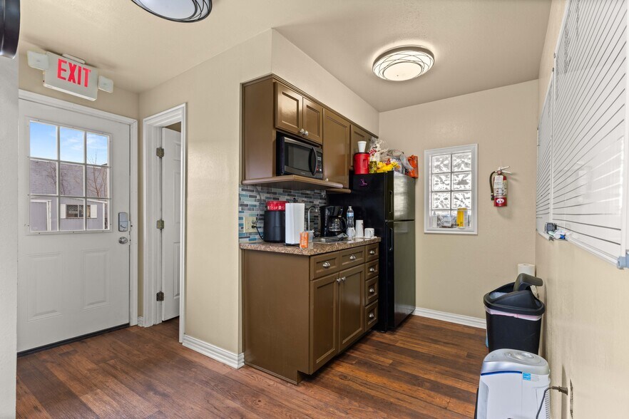 More Photos Of 2012 N Alexander Dr, Baytown Auto Dealership For Sale