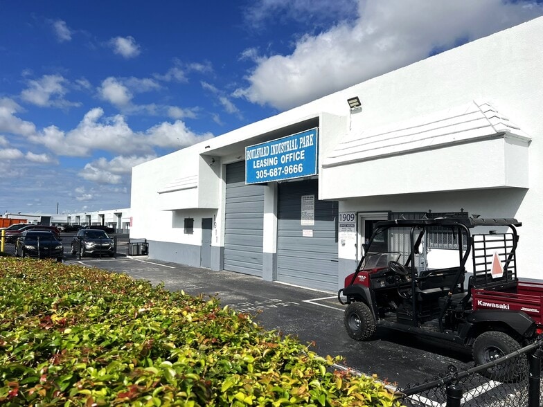 More Photos Of 1909-2099 Opa Locka Blvd, Miami Warehouse For Lease