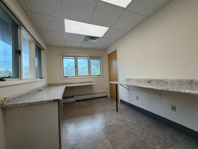 More Photos Of 813 Warren St, Hudson Medical For Lease