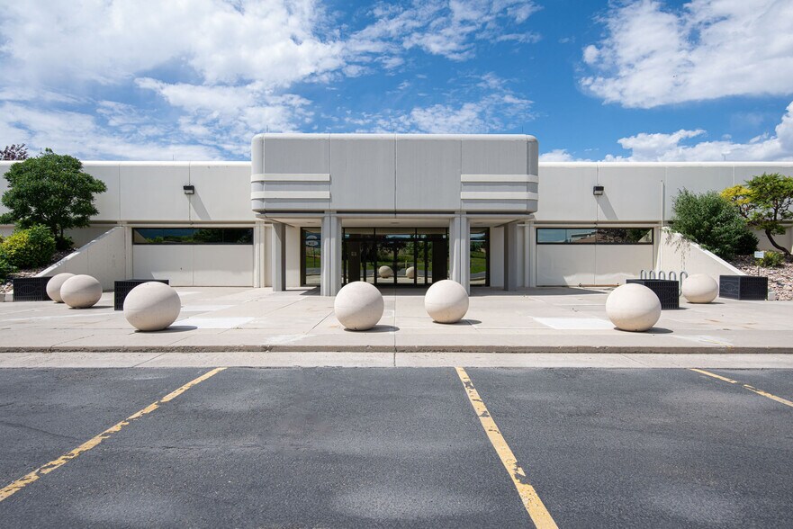 More Photos Of 8475 S Sandy Pky, Sandy Office For Sale