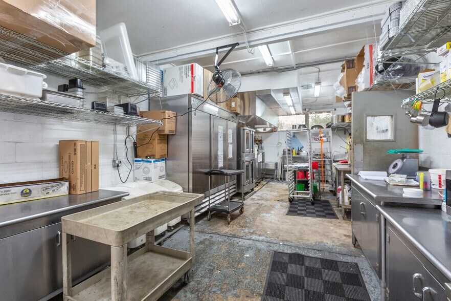 More Photos Of 1017 Sophia St, Fredericksburg Restaurant For Sale