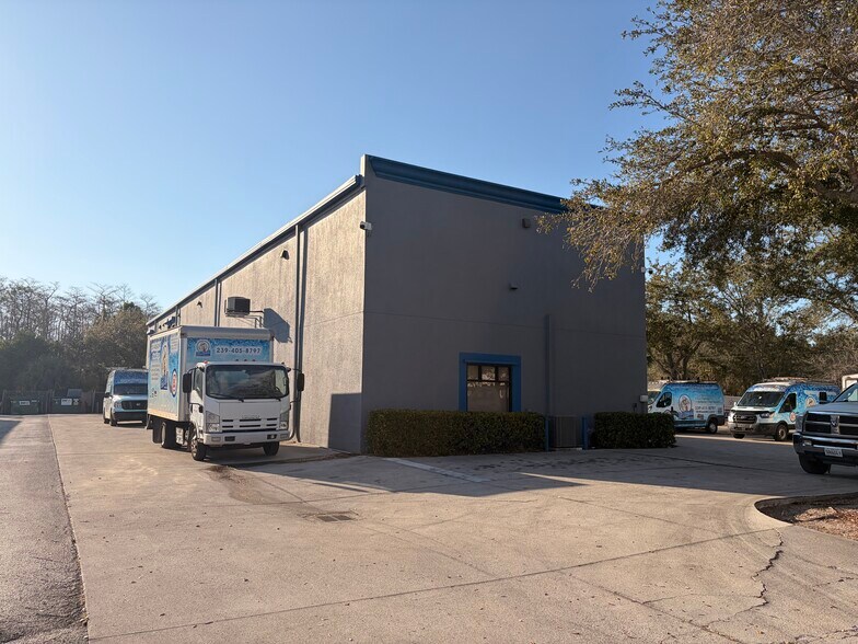 More Photos Of 10911 Harmony Park Dr, Bonita Springs Light Distribution For Sale