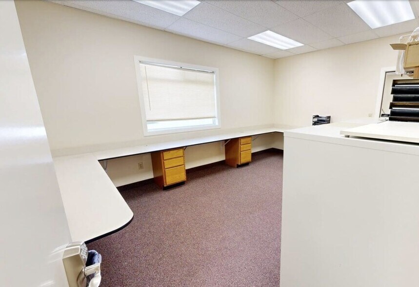 More Photos Of 1271 Port Dr, Clarkston Office For Sale