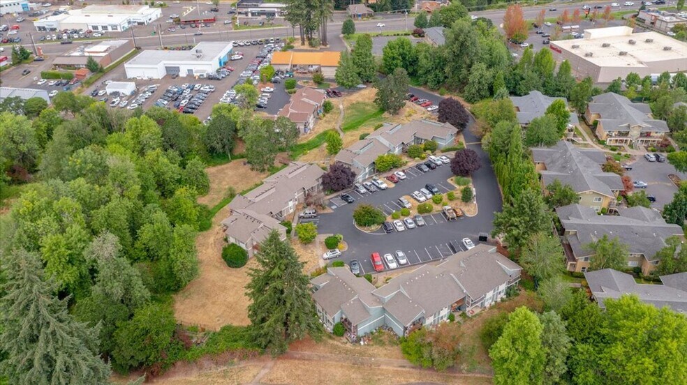 More Photos Of 2048 NE Highway 99W, McMinnville Apartments For Sale