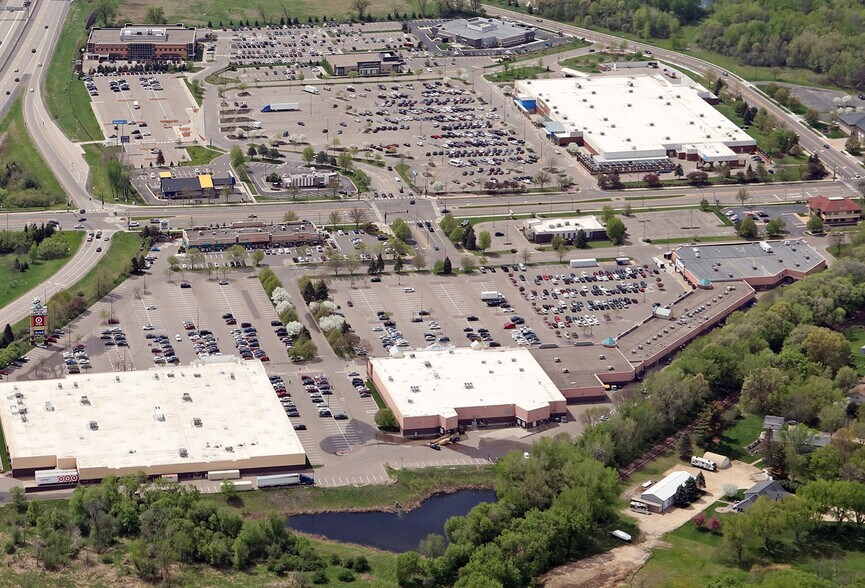 More Photos Of 905-955 E County Rd E, Vadnais Heights General Retail For Lease