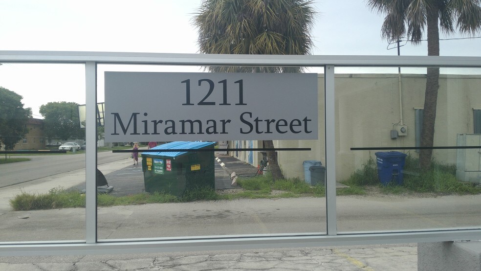More Photos Of 1211 Miramar St, Cape Coral Office For Sale