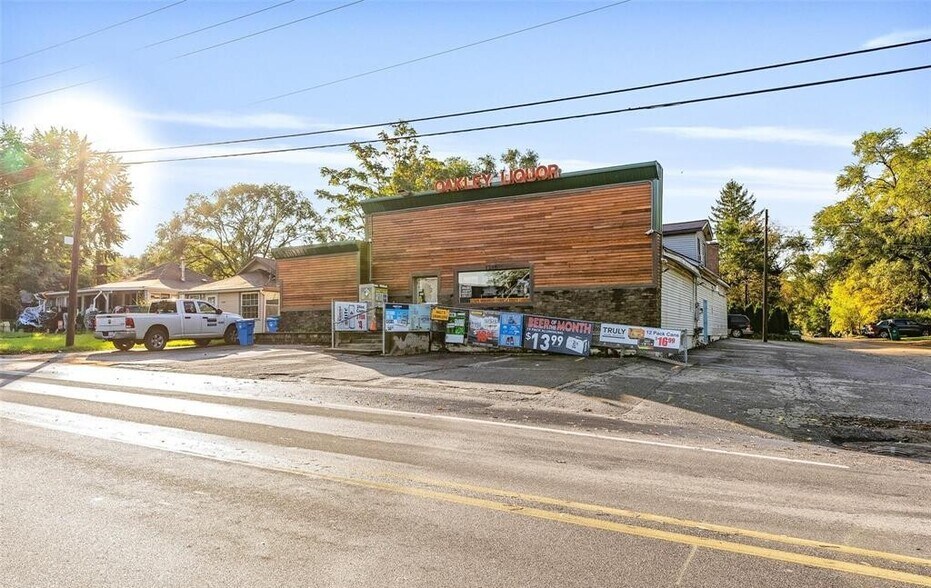 Primary Photo Of 1209 W Oakley Park Rd, Wolverine Lake Apartments For Sale