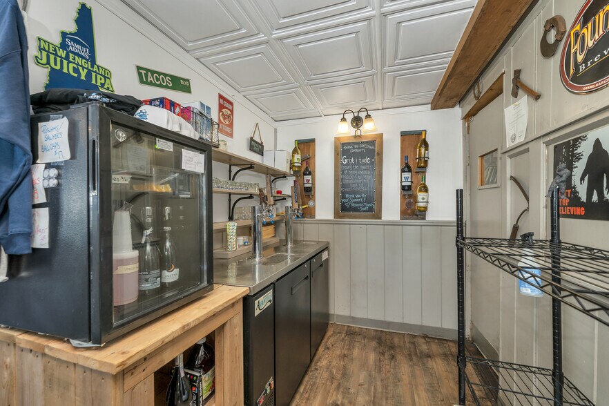 More Photos Of 40 Main St, Goffstown Restaurant For Sale