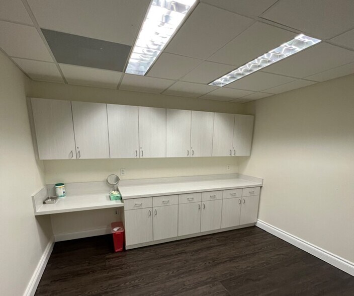 More Photos Of 1776 N Pine Island Rd, Plantation Office For Lease