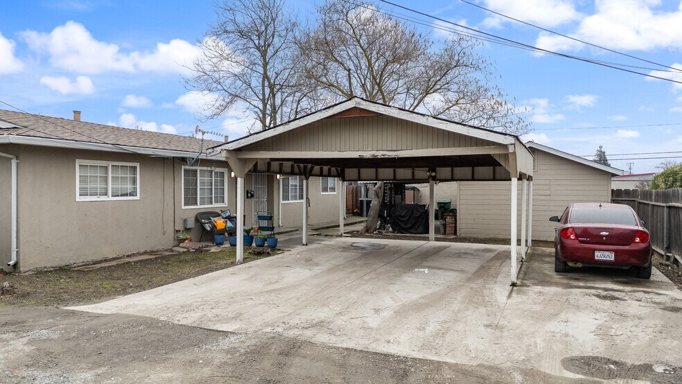 More Photos Of 150 N Acacia Ave, Ripon Multifamily For Sale