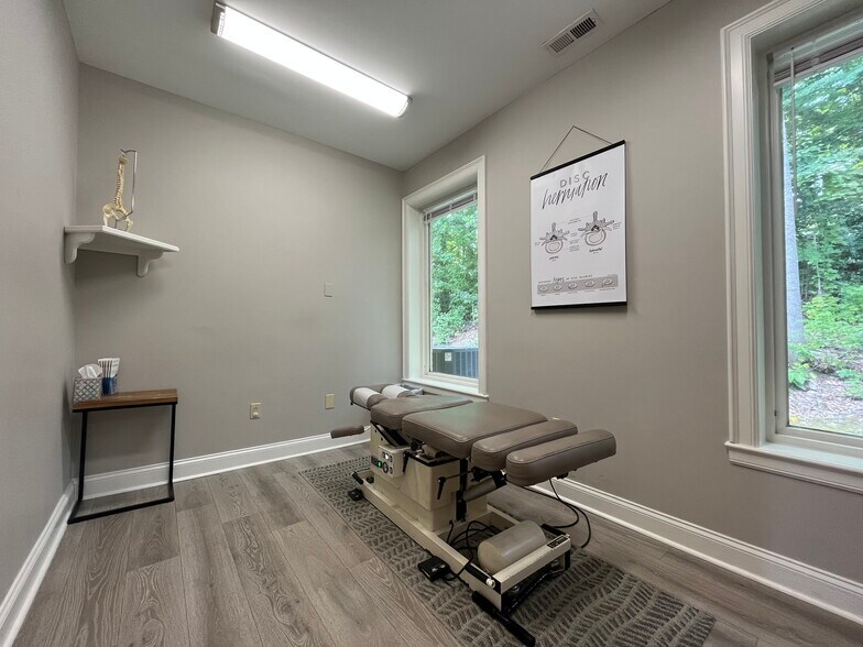 More Photos Of 9710-9718 Sam Furr Rd, Huntersville Medical For Lease