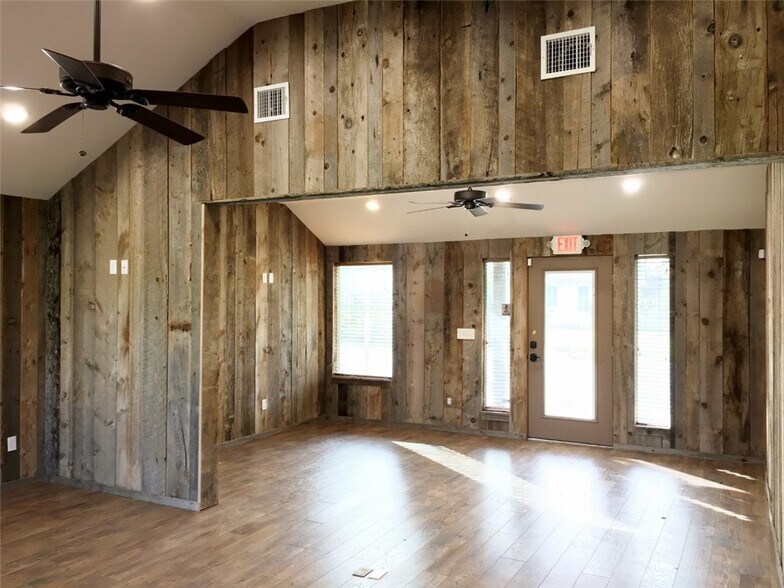 More Photos Of 302 E Milam St, Round Rock Office For Lease