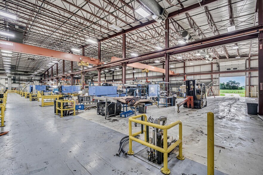 More Photos Of 202 1st St S, Kalona Manufacturing For Sale