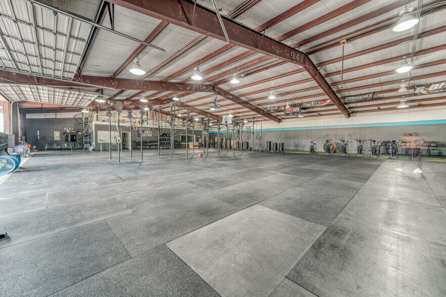 More Photos Of 301 Center Court Dr, Bridgeport Warehouse For Sale