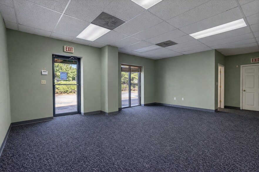 More Photos Of 9 Ellwood Ct, Greenville Warehouse For Lease