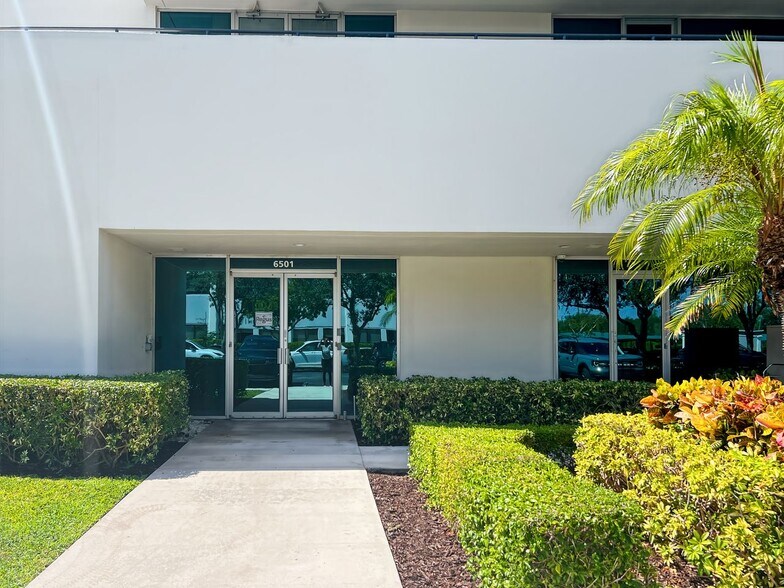 More Photos Of 6501 Park of Commerce Blvd NW, Boca Raton Unknown For Lease