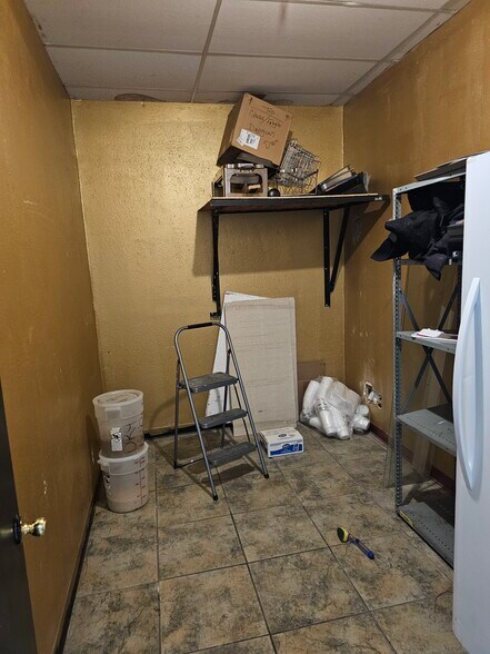 More Photos Of 953 E Sahara Ave, Las Vegas Storefront For Sale