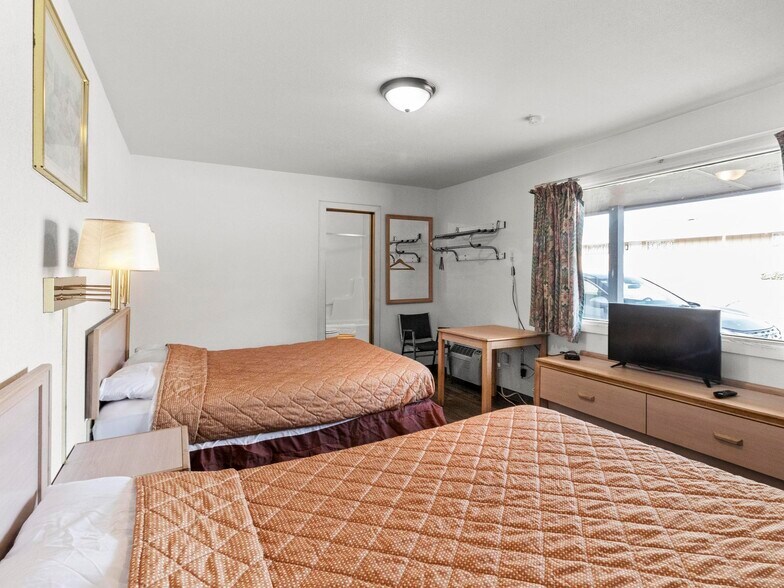 More Photos Of 116 NW 14th St, Abilene Hotel For Sale